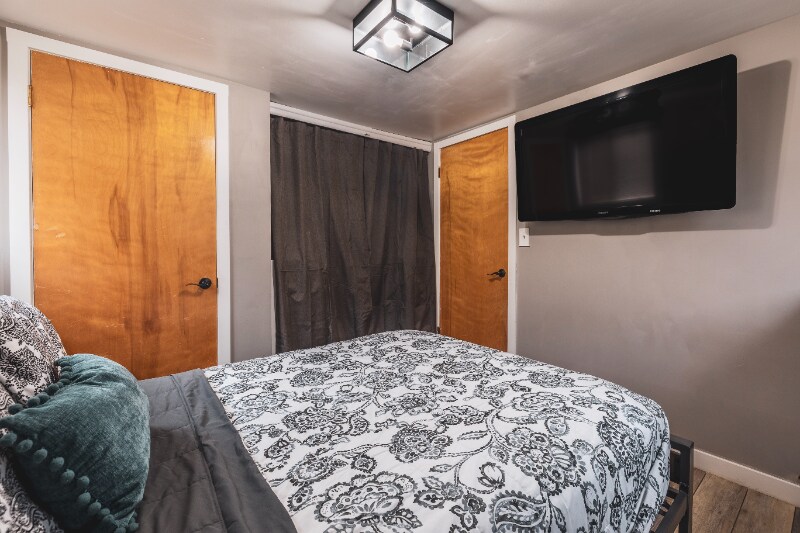 Building Photo - 5549 S 2700 W