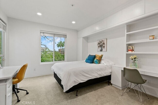 Building Photo - 2243 Martin