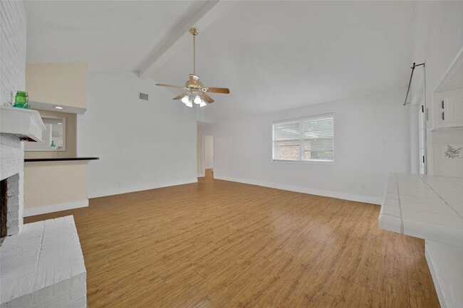 Building Photo - 626 Park Knoll Ln