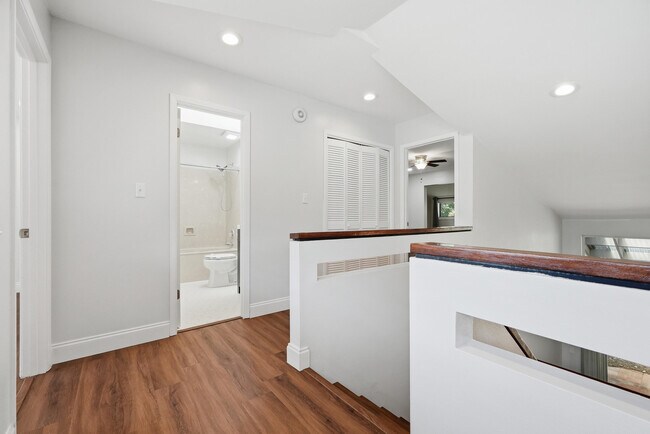 Building Photo - 114 Gleneagles Dr