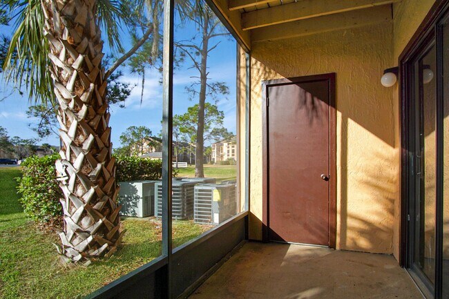 Building Photo - Condo in Kissimmee now available!