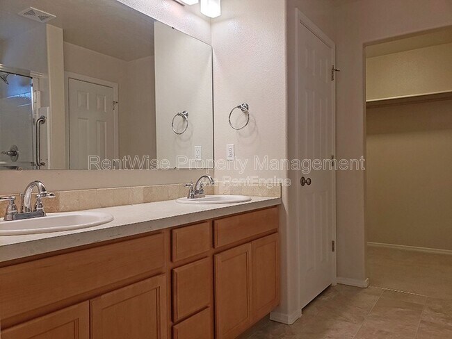 Building Photo - 8102 S Carpenter Ave