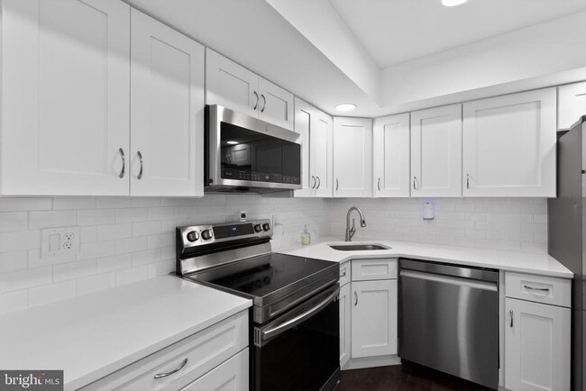 Building Photo - 5104 Tracy Ct