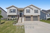 Building Photo - Beautiful 3-Bedroom Home with Modern Finishes & Fantastic Amenities!