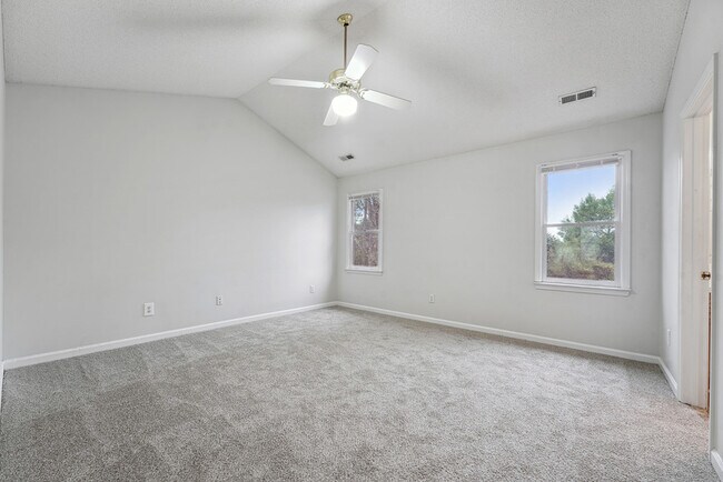 Building Photo - 131 Autumn Ridge Dr