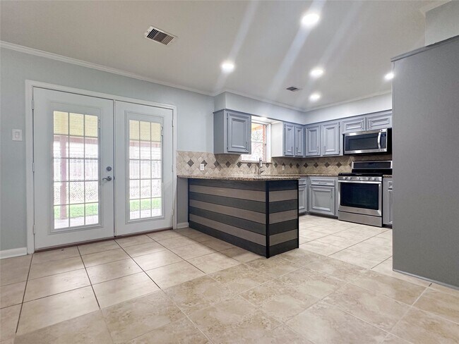 Building Photo - 17706 Wild Oak Dr