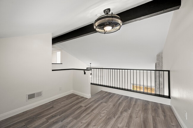 Building Photo - 10518 Pine Grove St