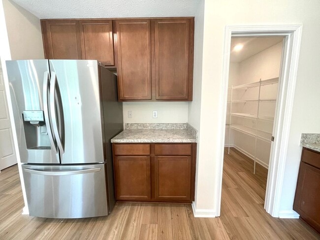 Building Photo - Newer Construction Home!