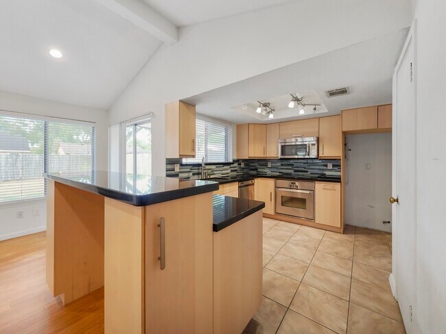 Building Photo - 1223 Bramblebury Dr