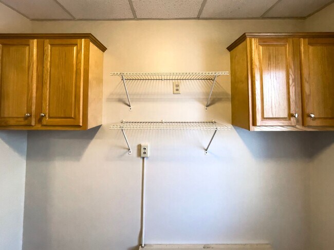 Building Photo - Preleasing for August 2026! 1 Bedroom, 1 B...