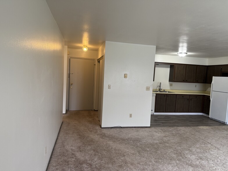 Building Photo - 109 E Monroe Ave