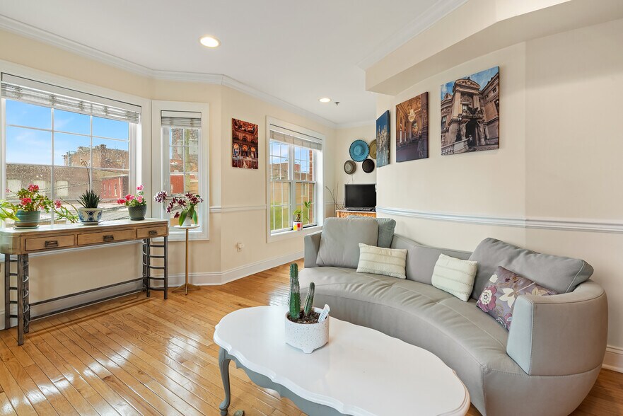 Building Photo - 726 23rd St