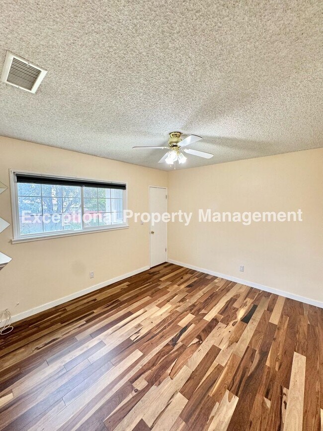 Building Photo - Ready to move in 3 bed 2 bath home