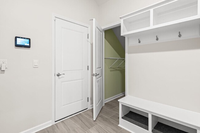 Building Photo - Amazing Durham Location - Easy commute to RTP, Brier Creek