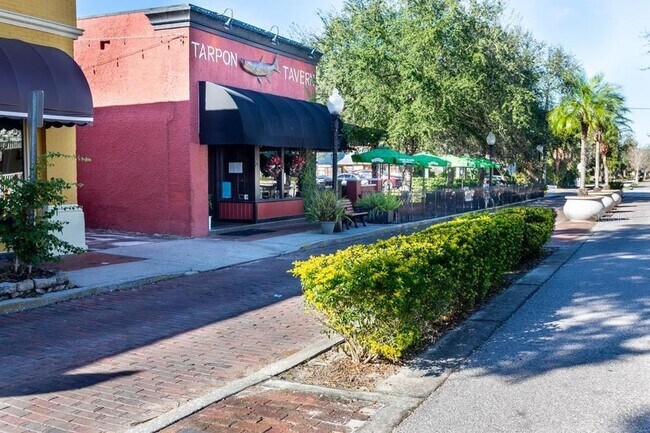 Building Photo - 103 W Park St
