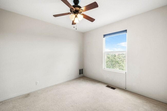 Building Photo - Spacious Two-Story Retreat