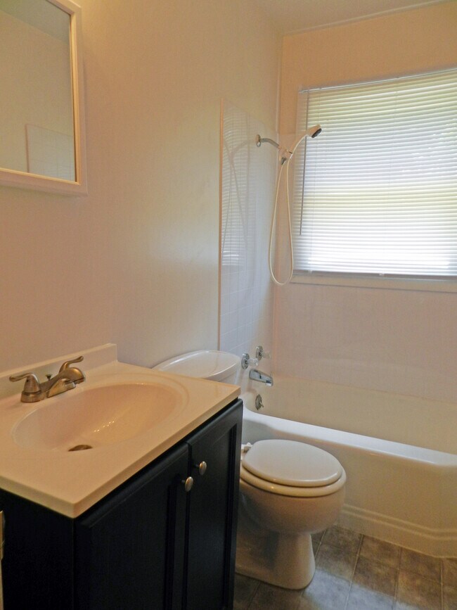 Building Photo - VAT1980