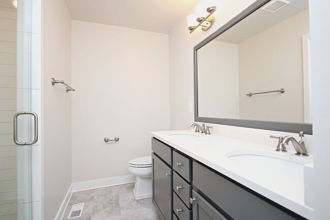 Building Photo - Dog-Friendly Old Trail Townhome