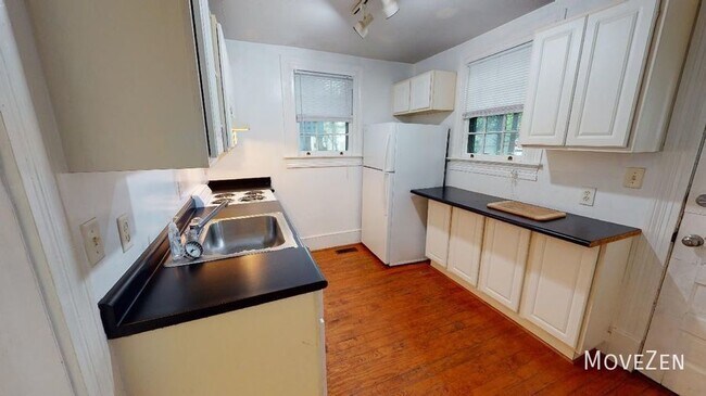 Building Photo - 111 Church St