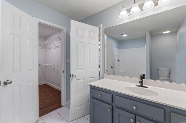 Building Photo - 337 Lamplighter Dr