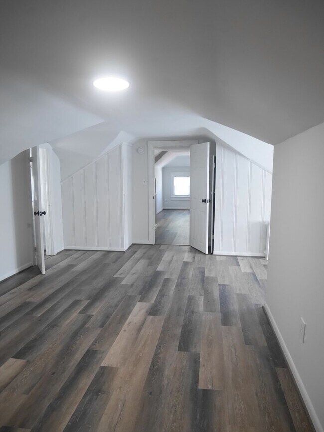 Building Photo - 1207EA