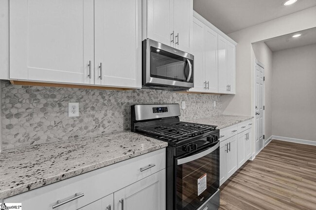 Building Photo - 403 Redear Rd