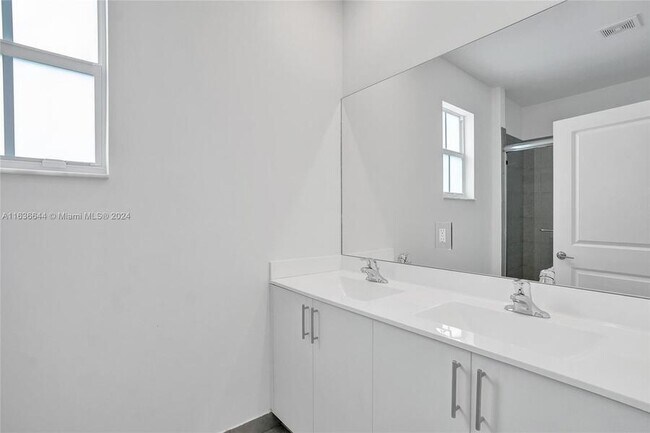 Building Photo - 4669 NW 118th Ave