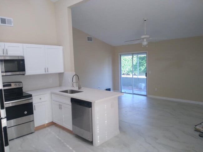 Building Photo - 9024 Carma Dr