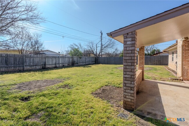 Building Photo - 1306 Ruiz Dr