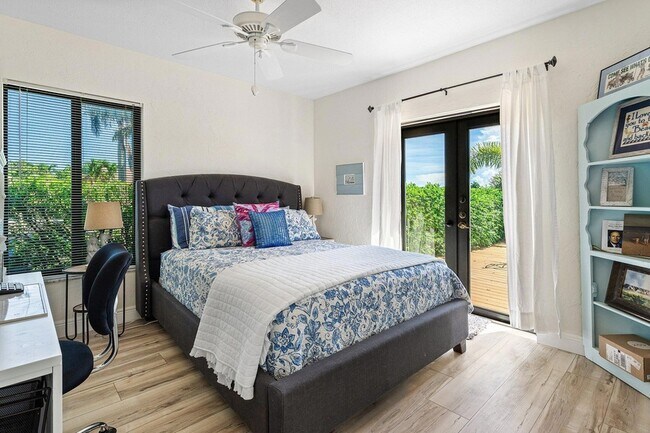 Building Photo - 25 NW 24th Ct