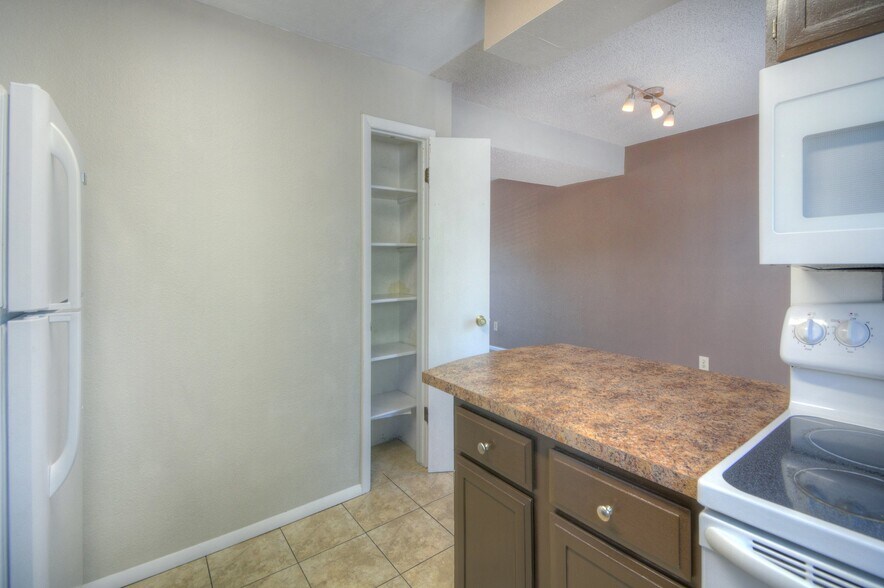 Building Photo - 16 Old Broadmoor Rd