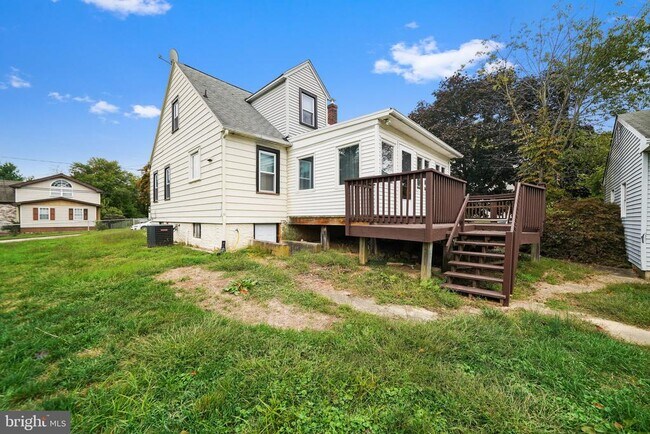Building Photo - 624 Armstrong Ave
