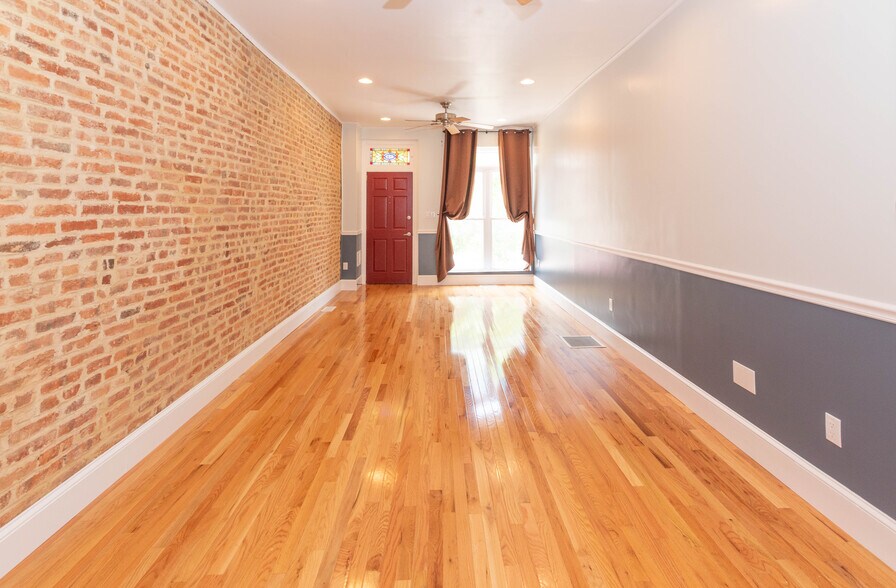 Building Photo - 423 S Eden St