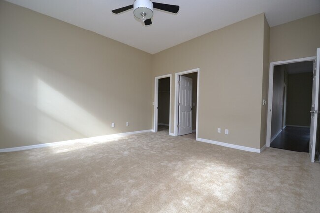 Building Photo - Fantastic fully upgraded 4 BR Oviedo Pool ...