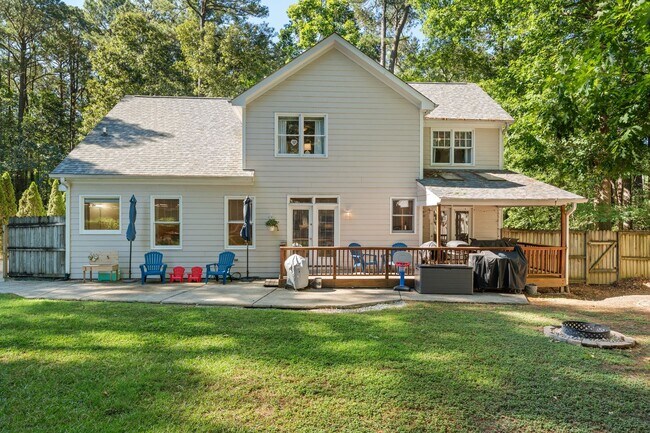 Building Photo - Durham Beauty - Cul de sac lot with fenced in yard - 4 bedrooms