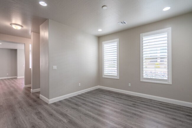 Building Photo - Newer Home in Prime Location with Spacious Layout & Two Living Areas