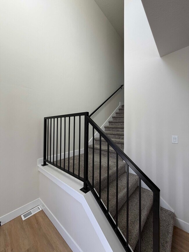 Building Photo - 1162 N 550 W