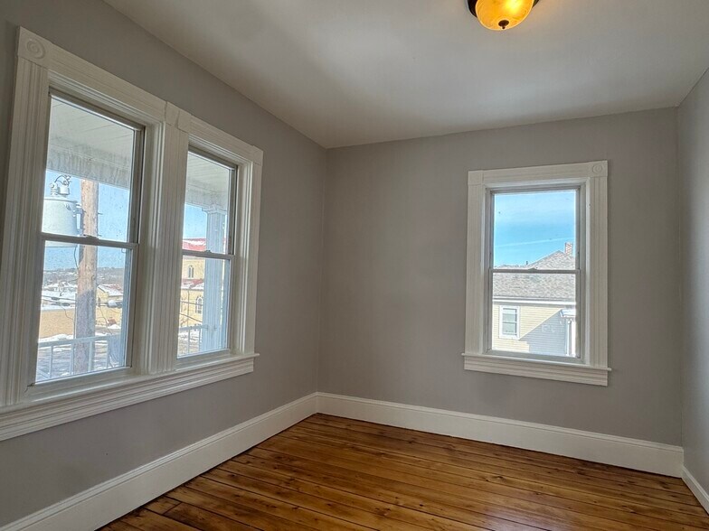 Building Photo - 58 Division St