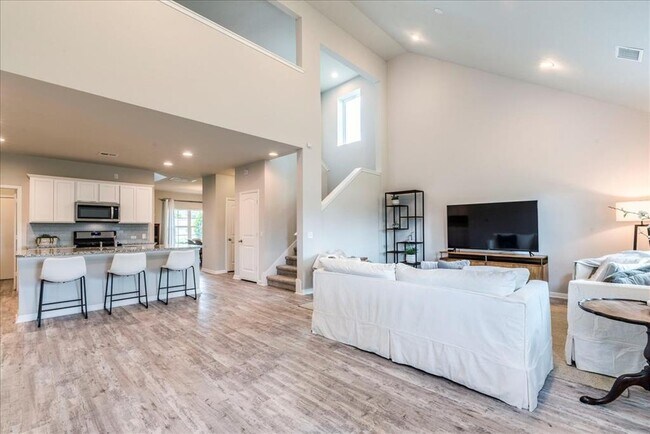 Building Photo - 125 Groesbeck Ln