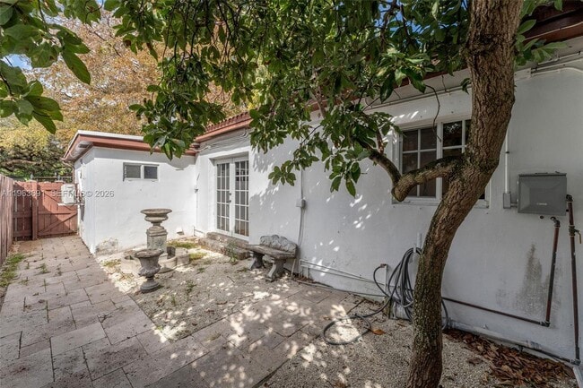 Building Photo - 4220 SW 13th St