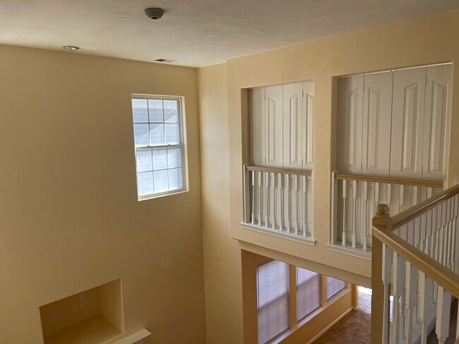 Building Photo - Lovely Lakefront Home in Virginia Beach