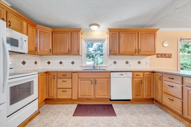 Building Photo - 405 Oakland Cir