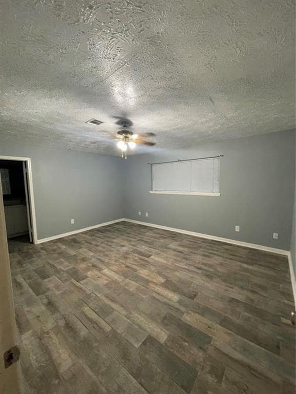 Building Photo - 9907 Sparrow St