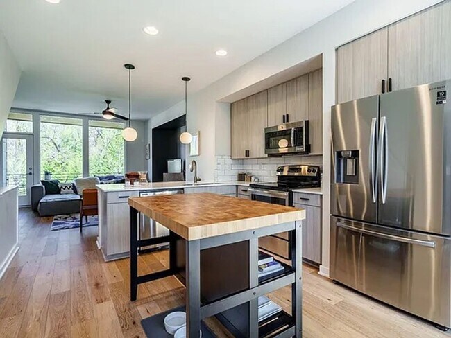 Building Photo - Premier 2BD, 2.5BA Downtown Raleigh Townho...