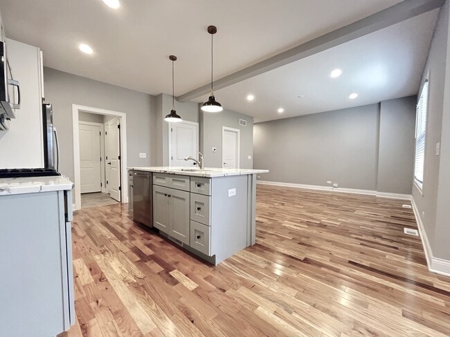Building Photo - 739 Quail Ln