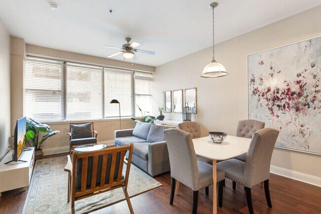 Building Photo - 925 Common St