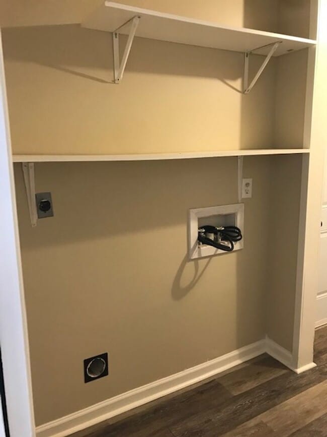 Building Photo - 3 bed 2 Bath Brick Home off Park Avenue!