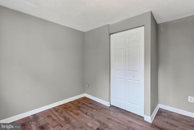 Building Photo - 5320 Larochelle Ct