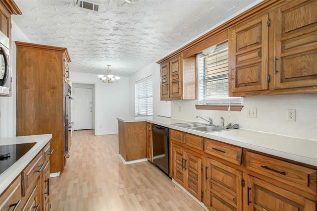 Building Photo - 2732 Parkhaven Dr