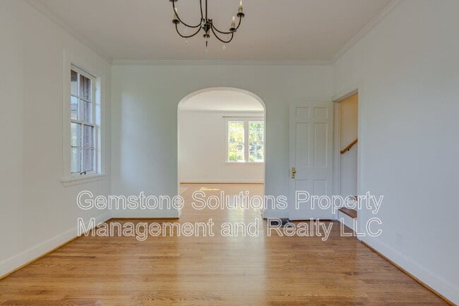 Building Photo - 502 32nd Ave S